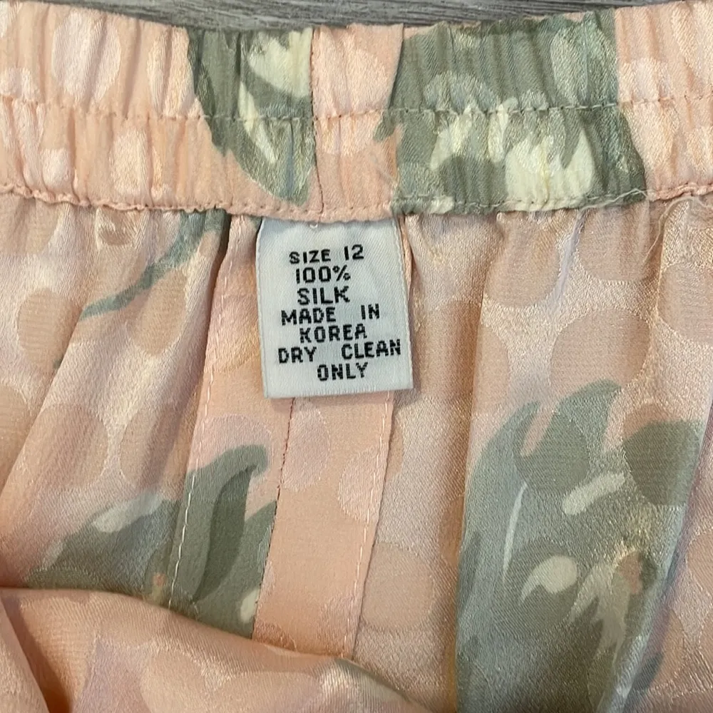 Vintage 100% Silk Pink with Blue Flowers Pull On Elastic Waist Skirt w/Back Slit Size 12 - Image 4