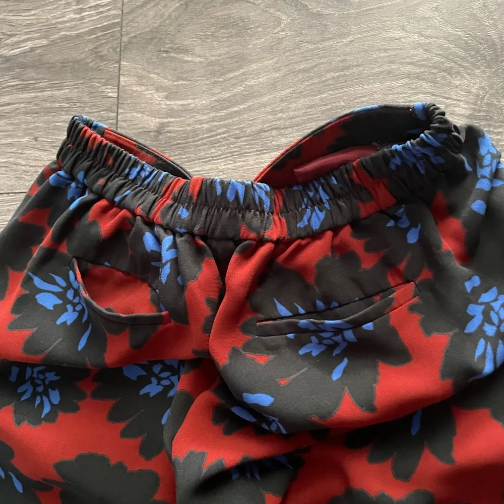 J. Crew Red and Blue Floral Firework Pull-On Cropped Pants - Image 7