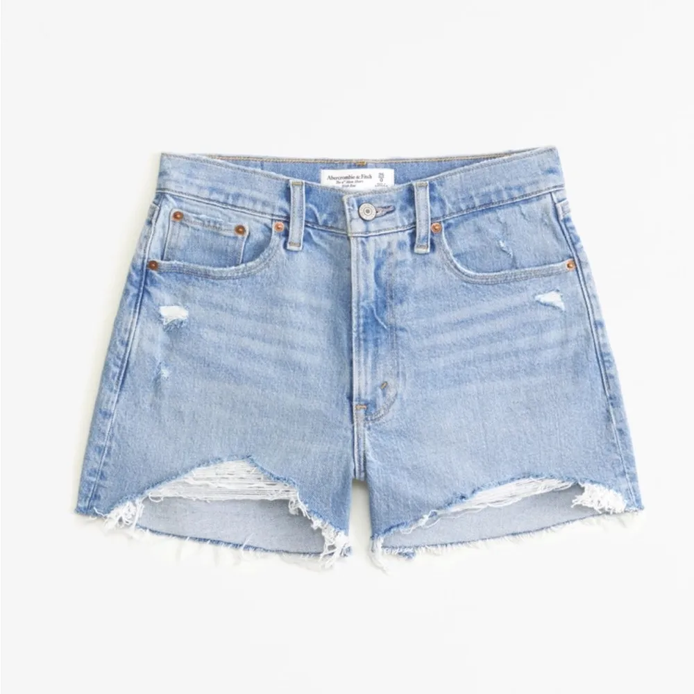 4” Denim Mom Short Distressed New with tags size 31 - Image 13