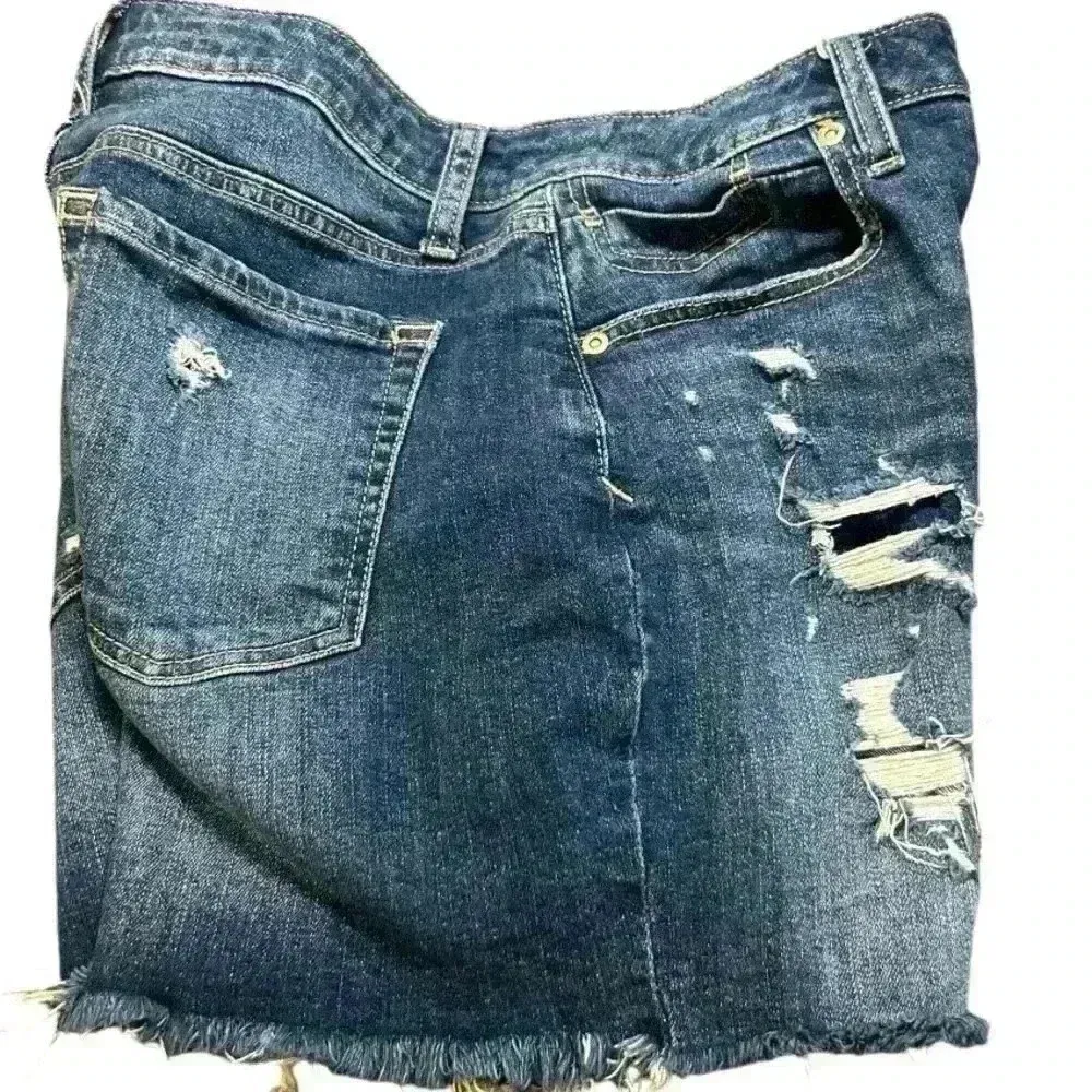 Maurice Shorts Size 4 Distressed - Image 6