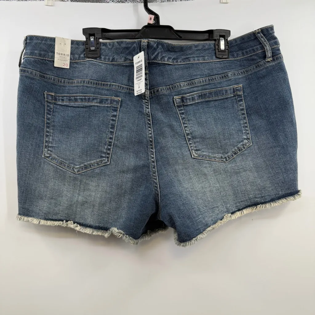 Torrid vintage stretch 3.5in medium wash denim jean shorts fray hem plus sz 20 - Image 3