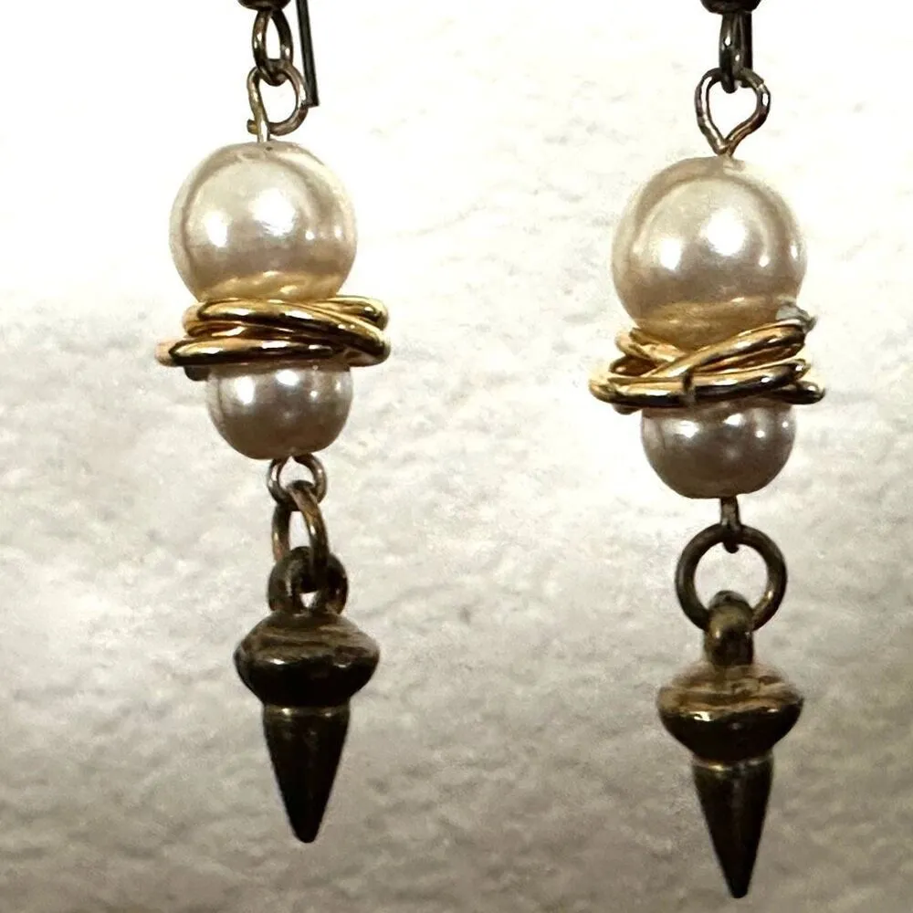 Faux pearl gold tone drop earrings - Image 5