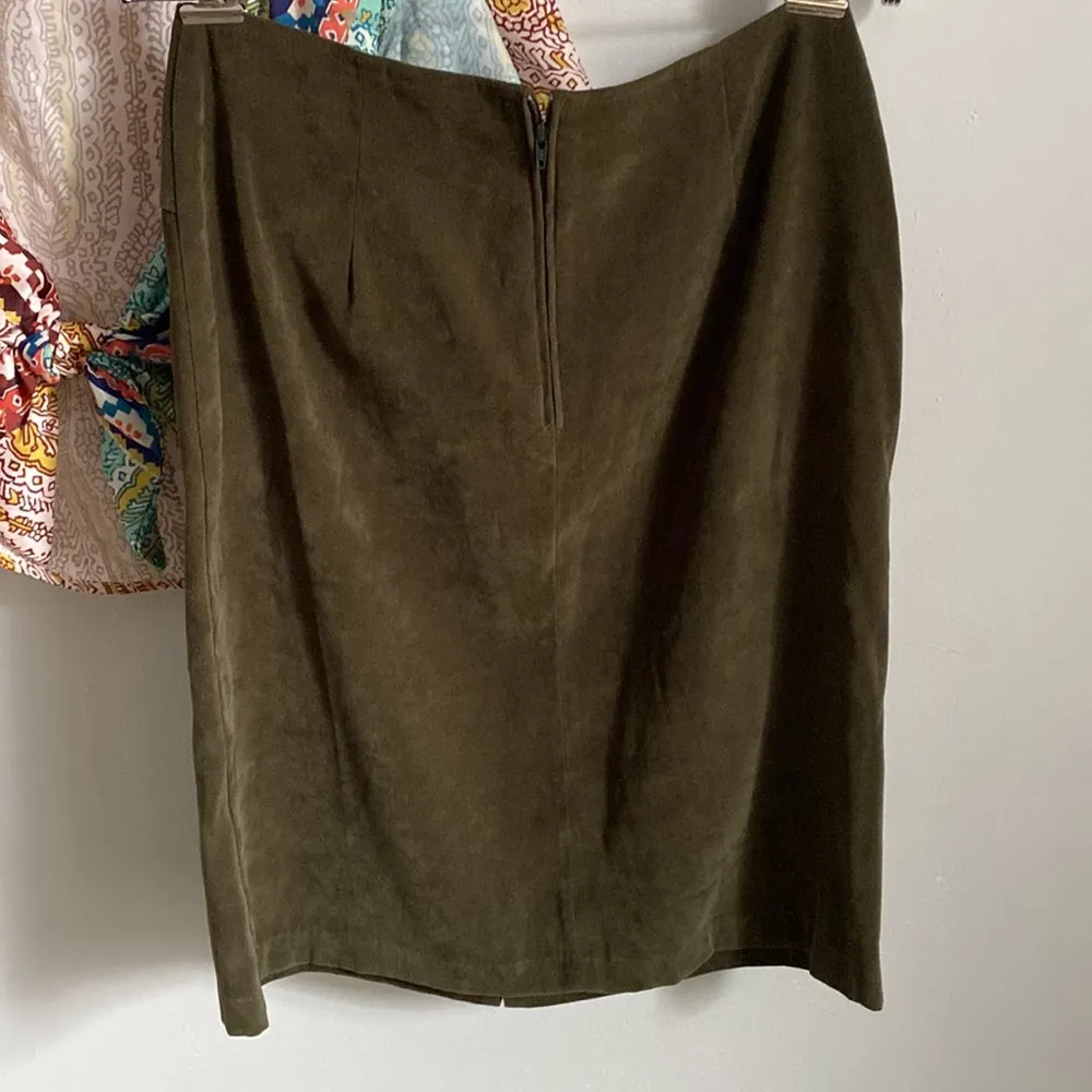 NYCC Clothing Co. Petites Women’s Faux Suede Deep Olive Green Midi Pencil Skirt Size 10P - Image 3