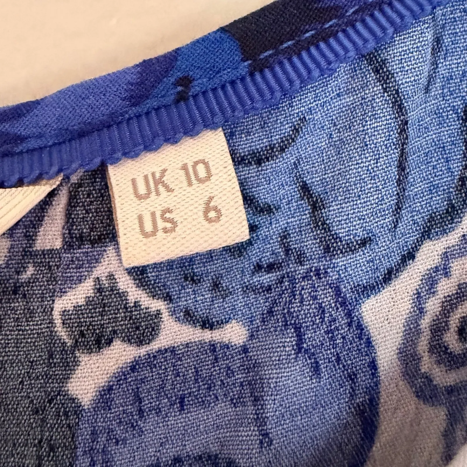 Boden Floral Ruffle Sleeveless Pleated Blouse Women's 6 Blue Career Feminine - Image 5