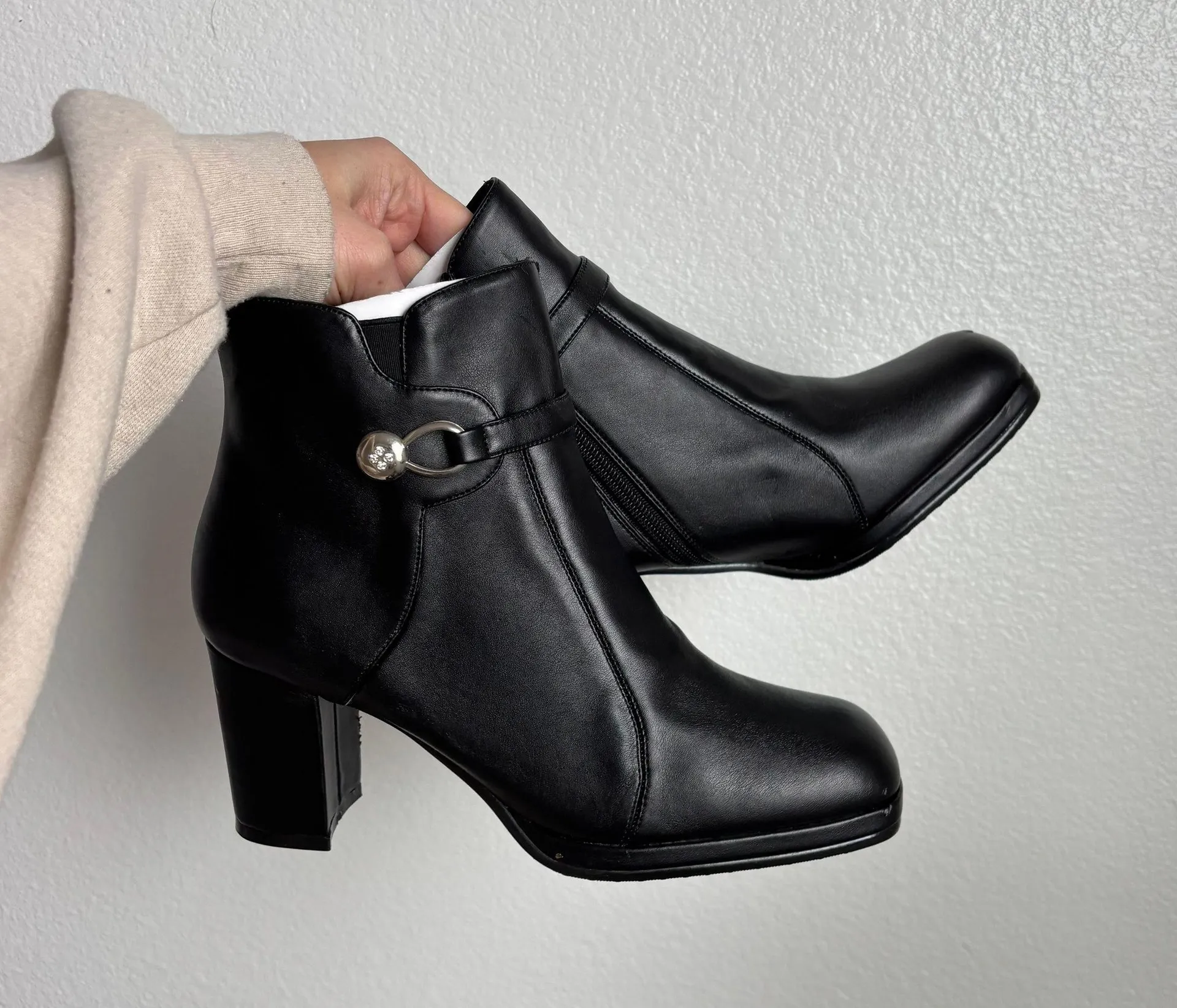 Black Vintage Leather Heeled Boots Size 6.5 - Image 4