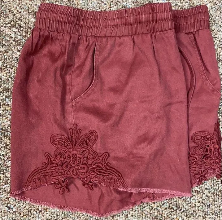 Knox Rose burgundy shorts w/pockets & strings tie - Size Small - Image 3