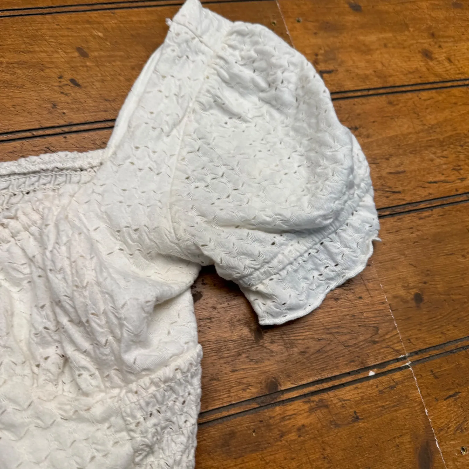 Urban Romantics White Eyelet Smocked Puff Sleeve Crop Top Shirt Women's Size L - Image 5