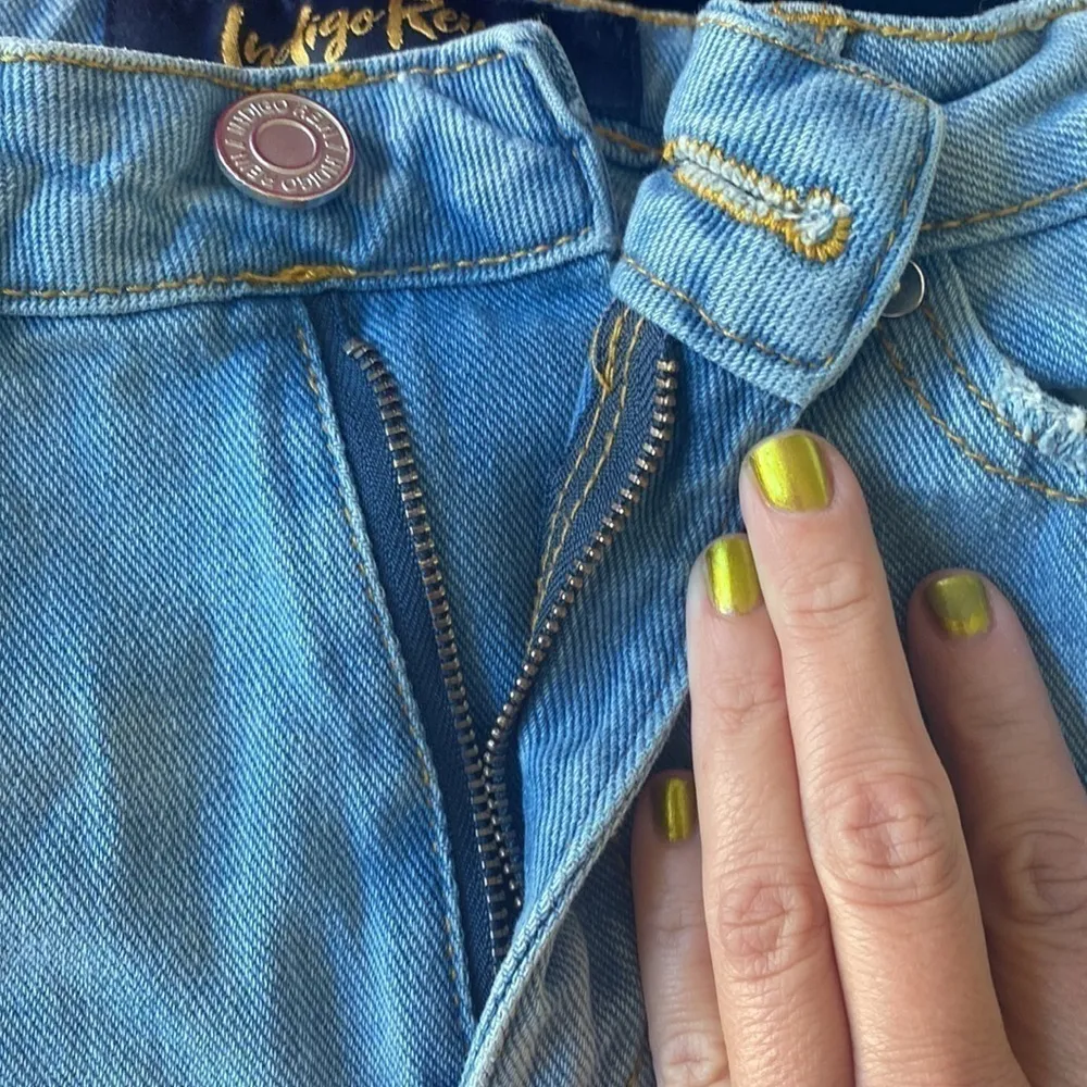 Indigo Rein Distressed Jeans - Image 4