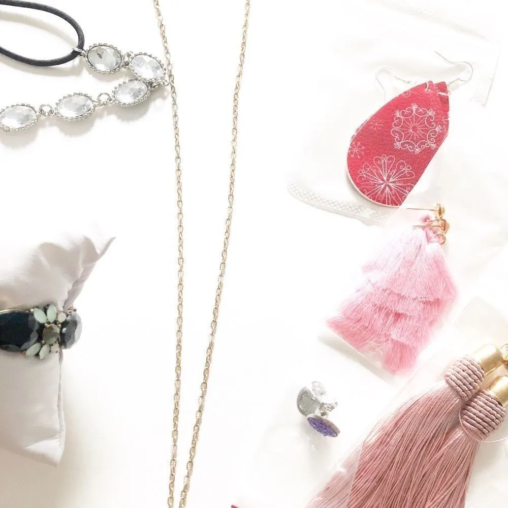 “Not So” Mystery Jewelry Bundle - Image 5