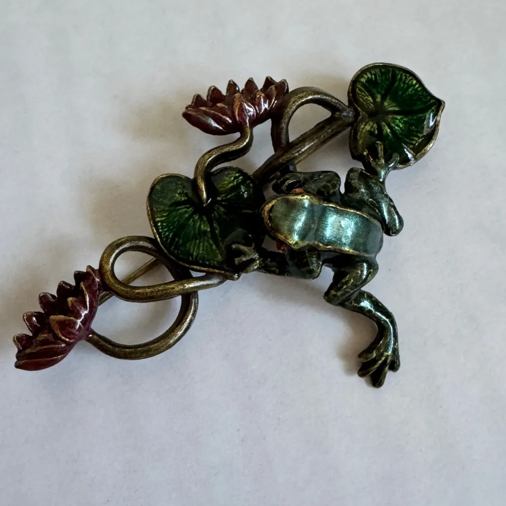 Sweet Romance USA Bronze Tone Frog Lily Pad Brooch Womens Estate Jewelry Vintage Green - Image 2