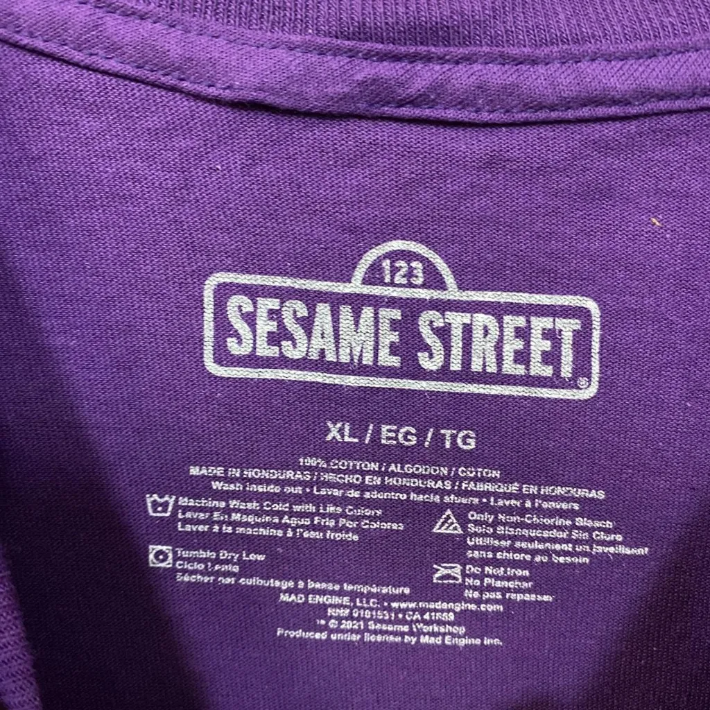 Sesame Street The Count Face Purple T-Shirt XL . - Image 4