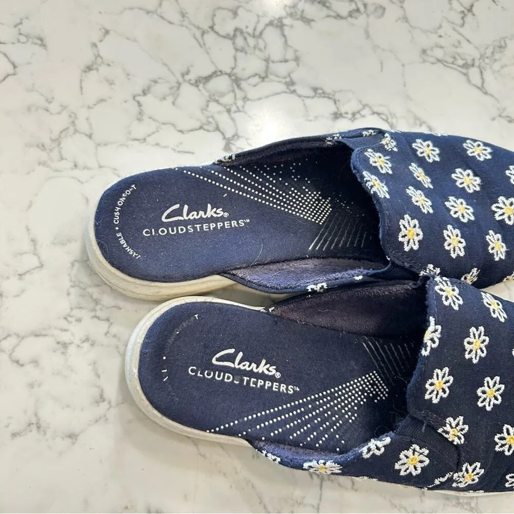 Clarks Woman Cloud Steppers Floral Daisy Print Navy White Backless Slip On Shoes - Image 4