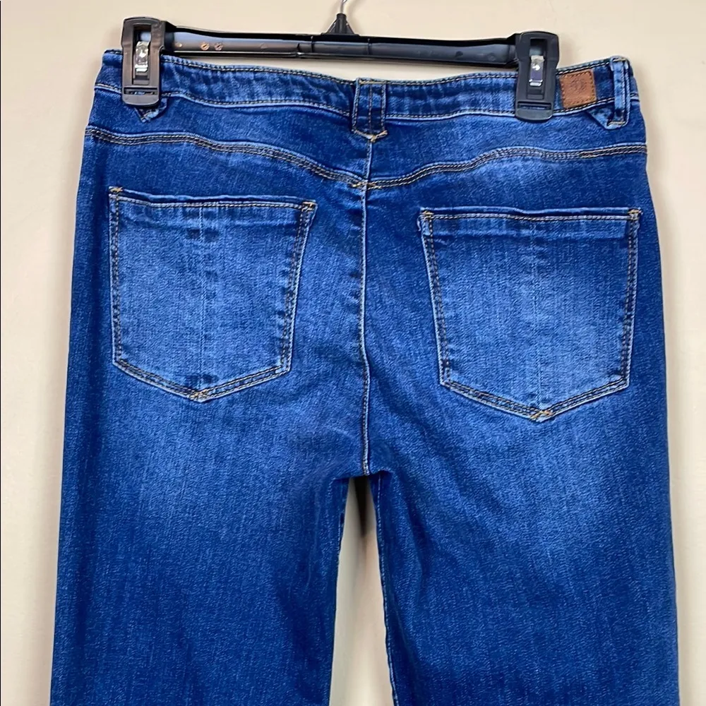 Democracy Women’s Flex-ellent Cropped Distressed Raw Hem Medium Wash Denim Jeans - Image 7