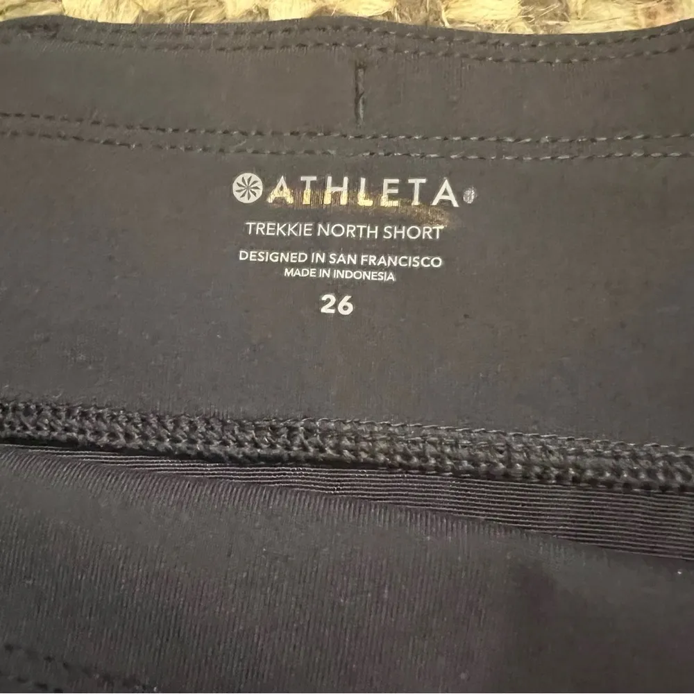 Athleta Black Trekkie North Shorts size 26 - Image 8