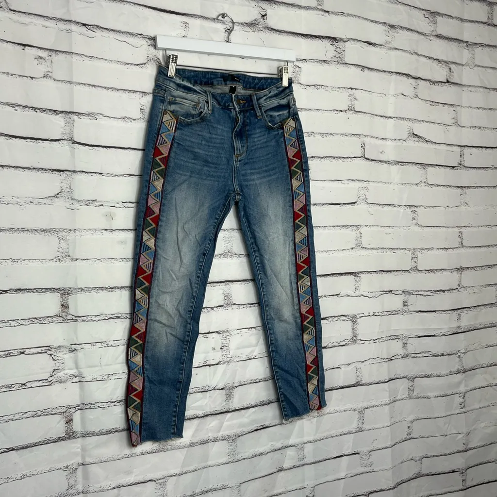 Aqua Skinny Jeans Mid Wash Women’s 27 Aztec Embroidered Side Panel Boho Denim - Image 2