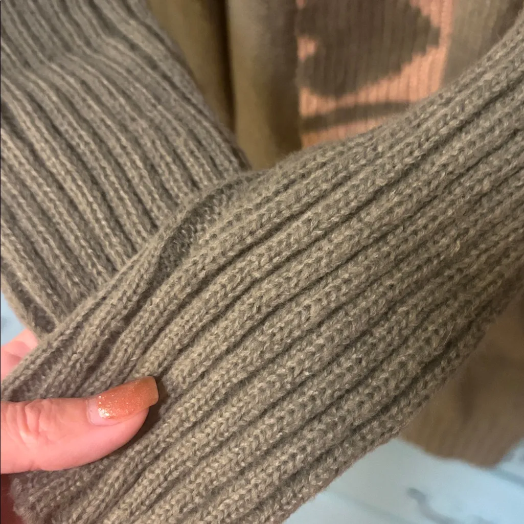 Green Hoodie Knit Cardigan Sweater with Simply Live graphic in tan patch pockets Size L - Image 5