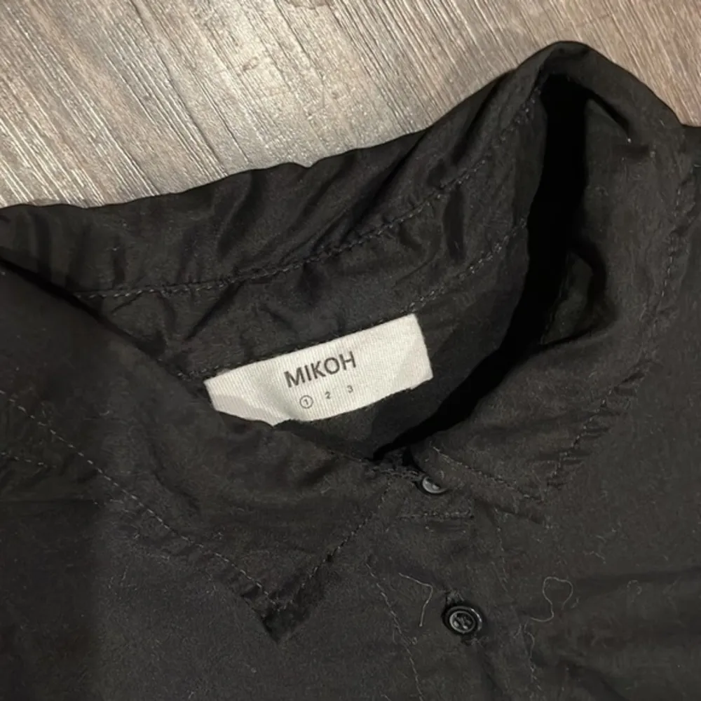 Mikoh button down black shirt with a convertible sleeve - Image 2
