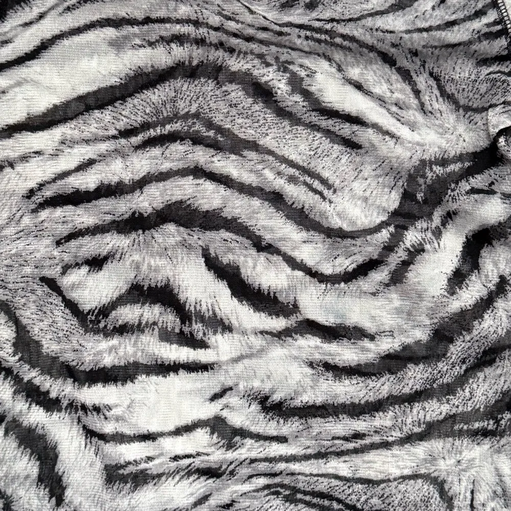 Karen Kane Lifestyle sheer zebra print t-shirt, size large - Image 6