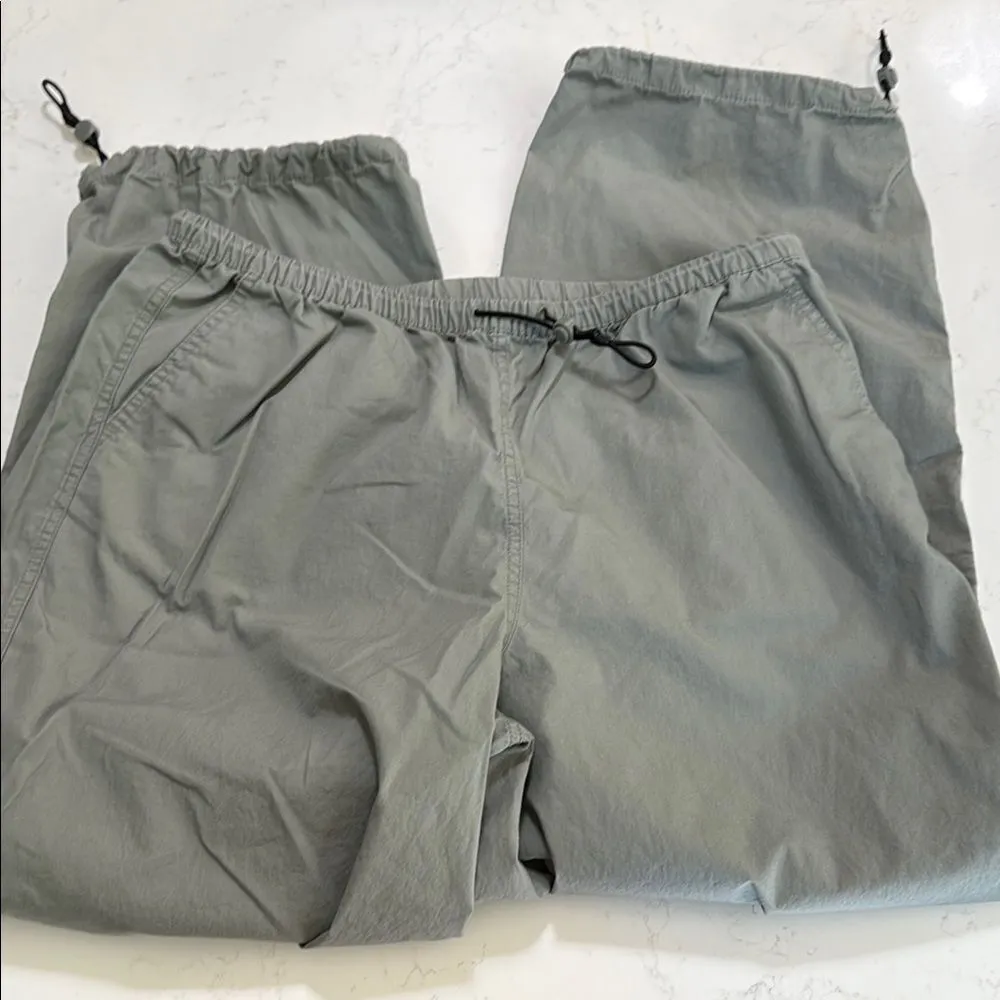 Divided Women’s Gray Oversized parachute cargo Pants.  Size Small - Image 4