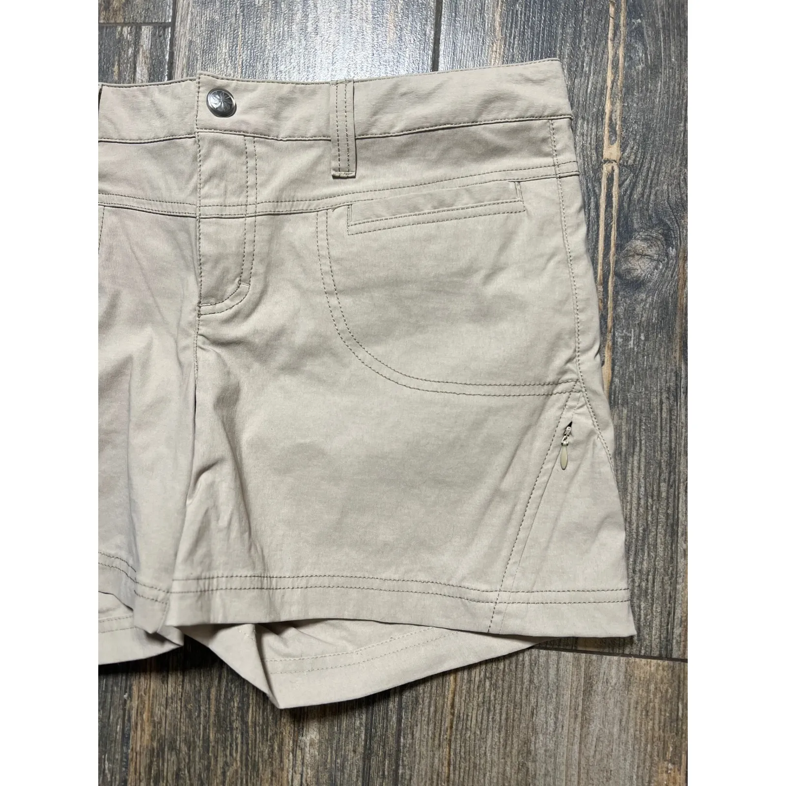 Athleta Women's Khaki Cargo Shorts Size 12 Zip Pocket‎ Casual Outdoor 5" inseam - Image 3