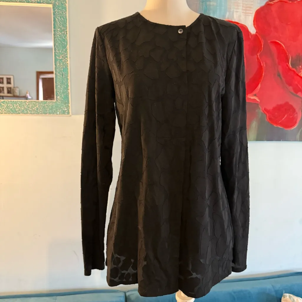 Worth New York Black Textured Blouse Top EUC Size S Small - Image 2