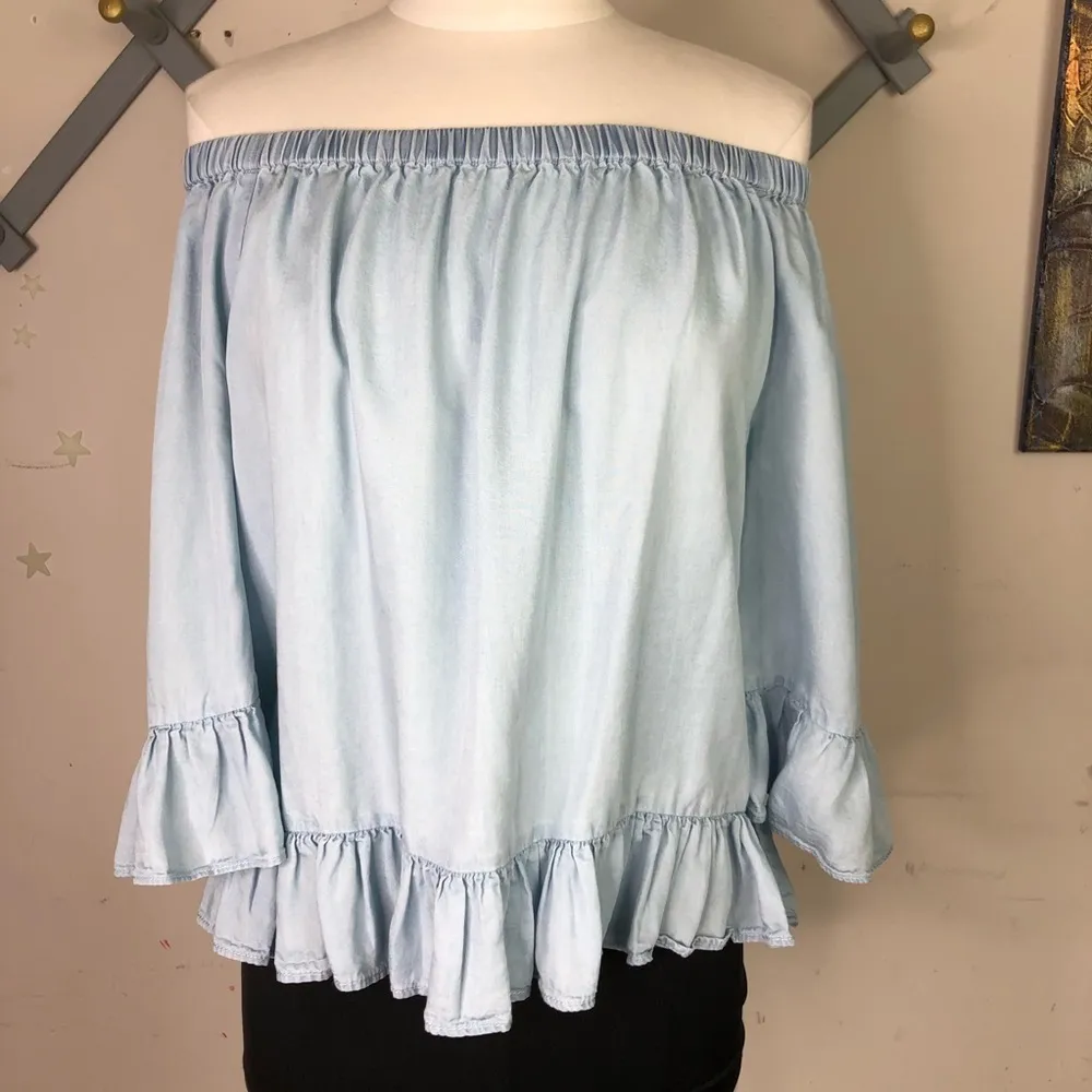 Jane And DeLancey Ruffle off the shoulder chambray Blouse - Image 7