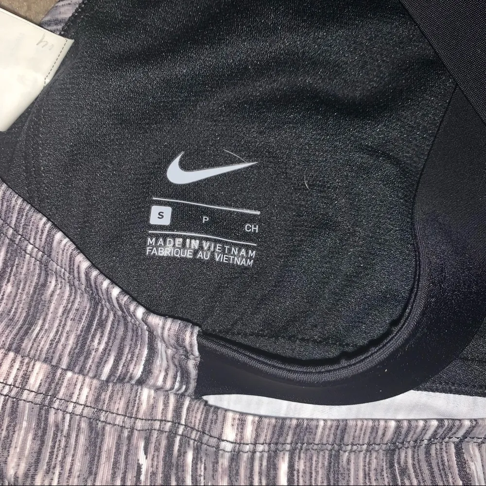 Nike black and white workout athletic tank Top - Image 6