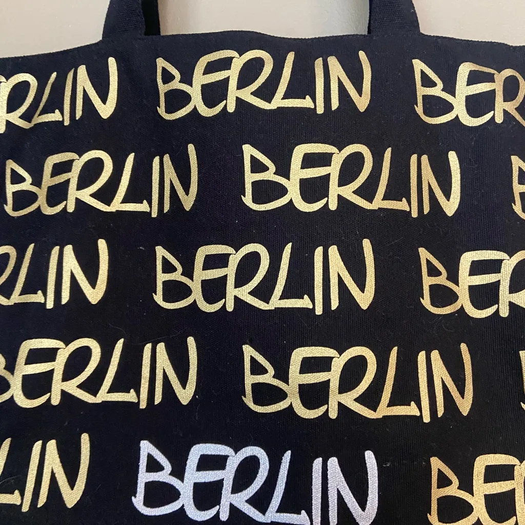 Berlin black and gold tote bag - Image 3