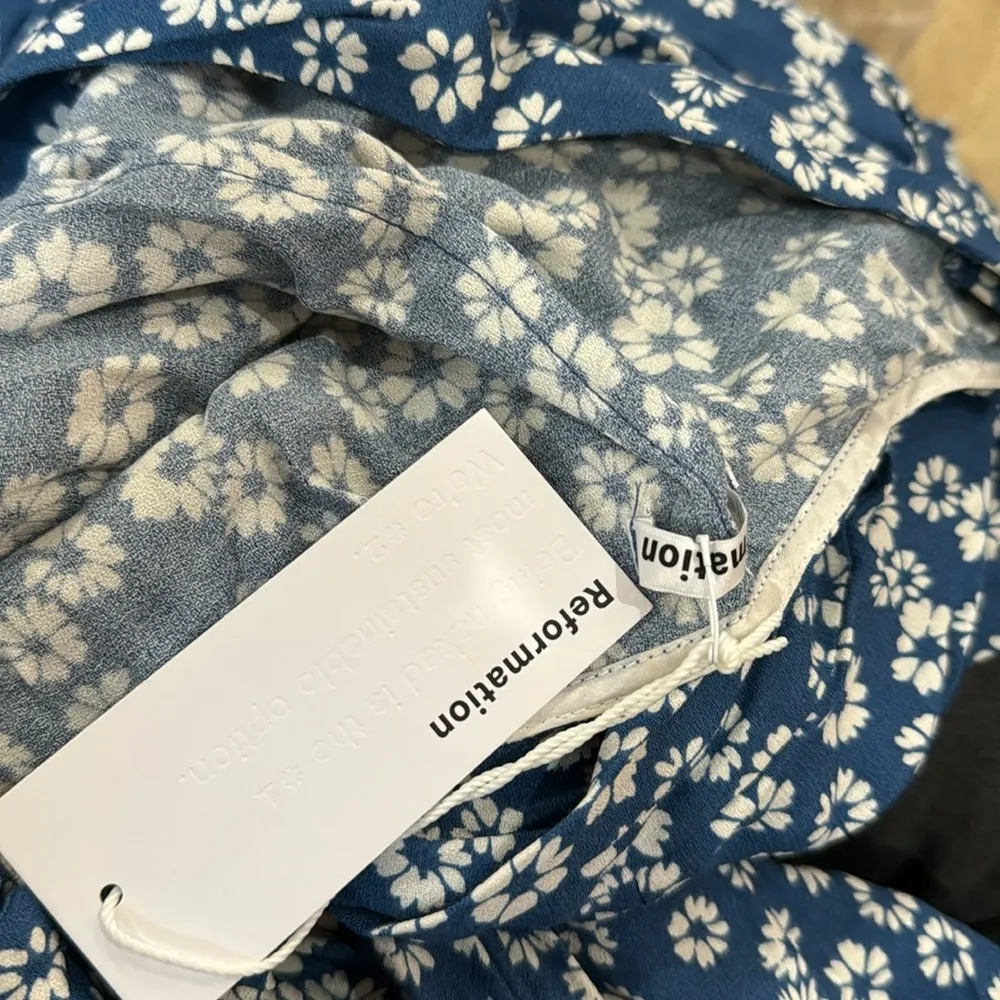 Reformation blue floral long sleeve blouse - Image 8