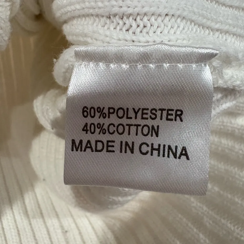 White Fox Ribbed Zipper Closure Cropped Cardigan- Size S/M‎ - Image 4