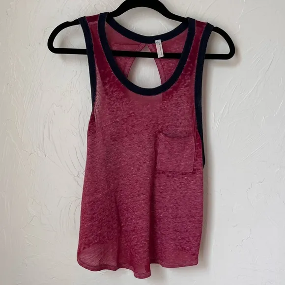 Free People movement split back tank top size M - Image 2