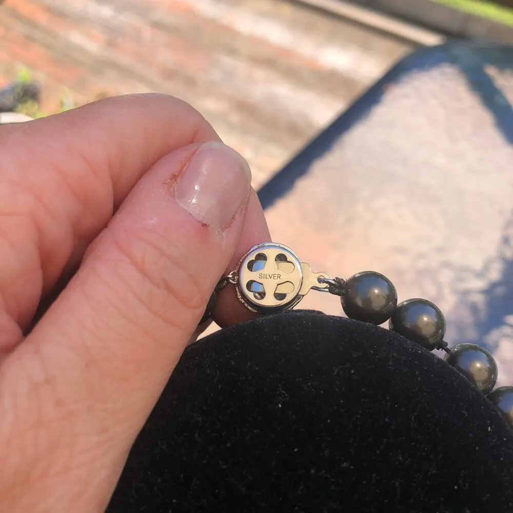 Vintage Women's Black Faux Pearl Necklace with Interspersed Dark Fabric Bows - Image 5