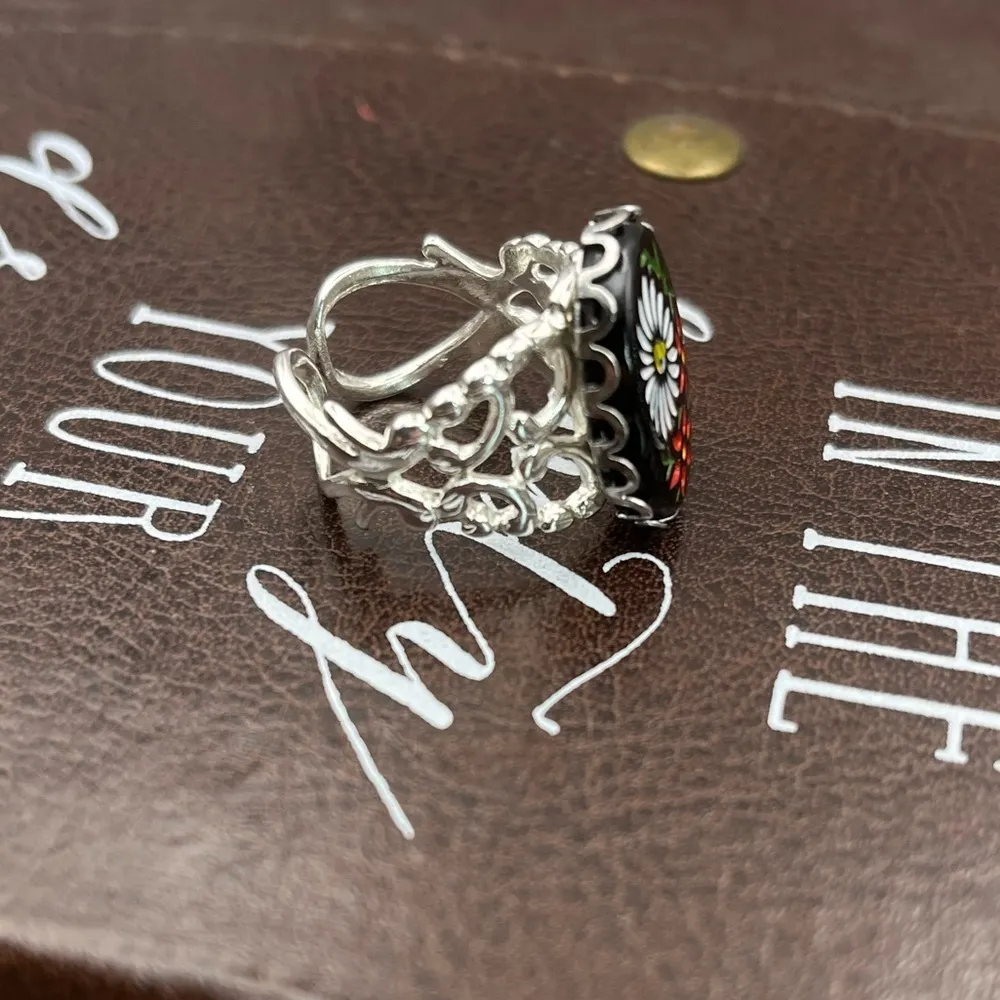 Vintage Daisy Floral Adjustable Ring Black Oval Cabochon - Image 9