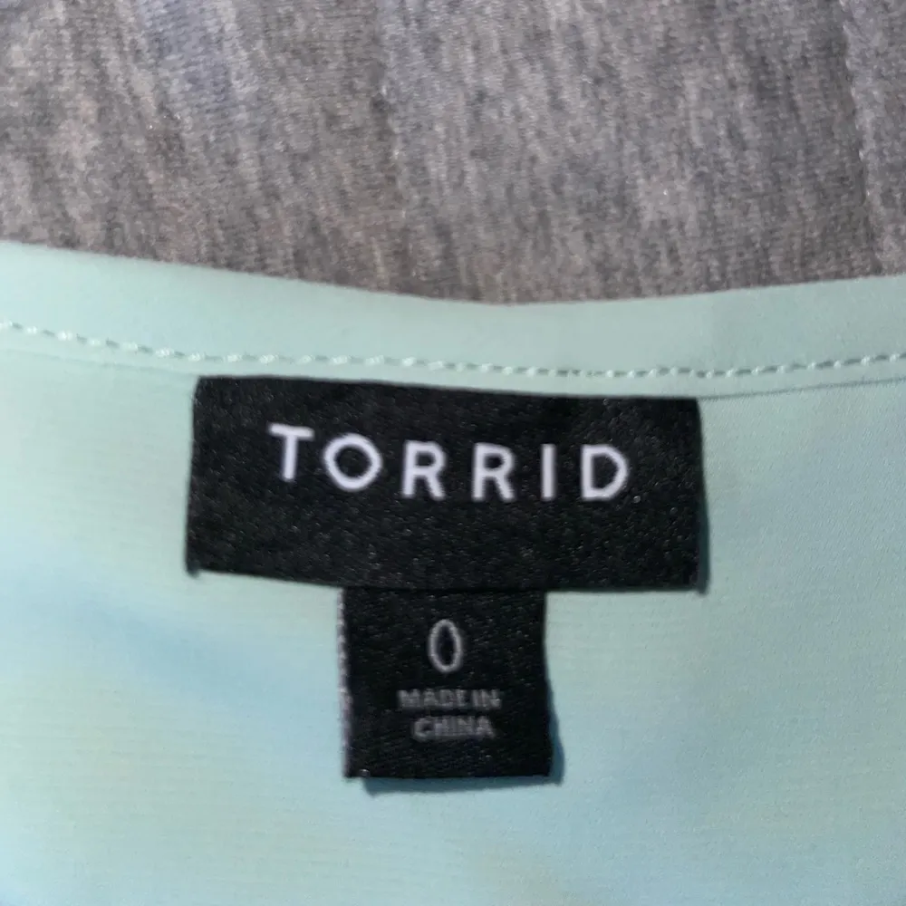 Torrid Studio Crepe de Chine Woven Metal Keyhole Tank size 0 equivalent large 12 - Image 4