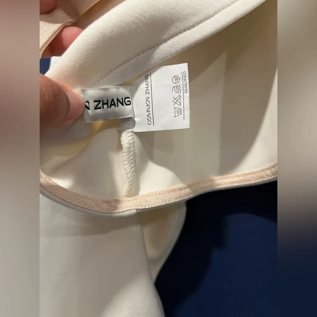 Elegant Cream Cropped Sweatshirt with Draped Front - Image 6