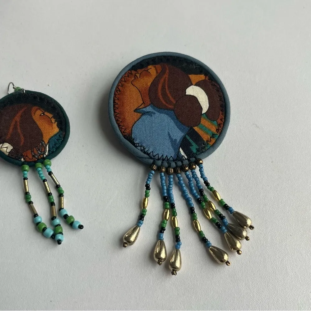 Designer Artist Native American Indian Beaded Matching Earrings and Pin Brooch Blue - Image 2