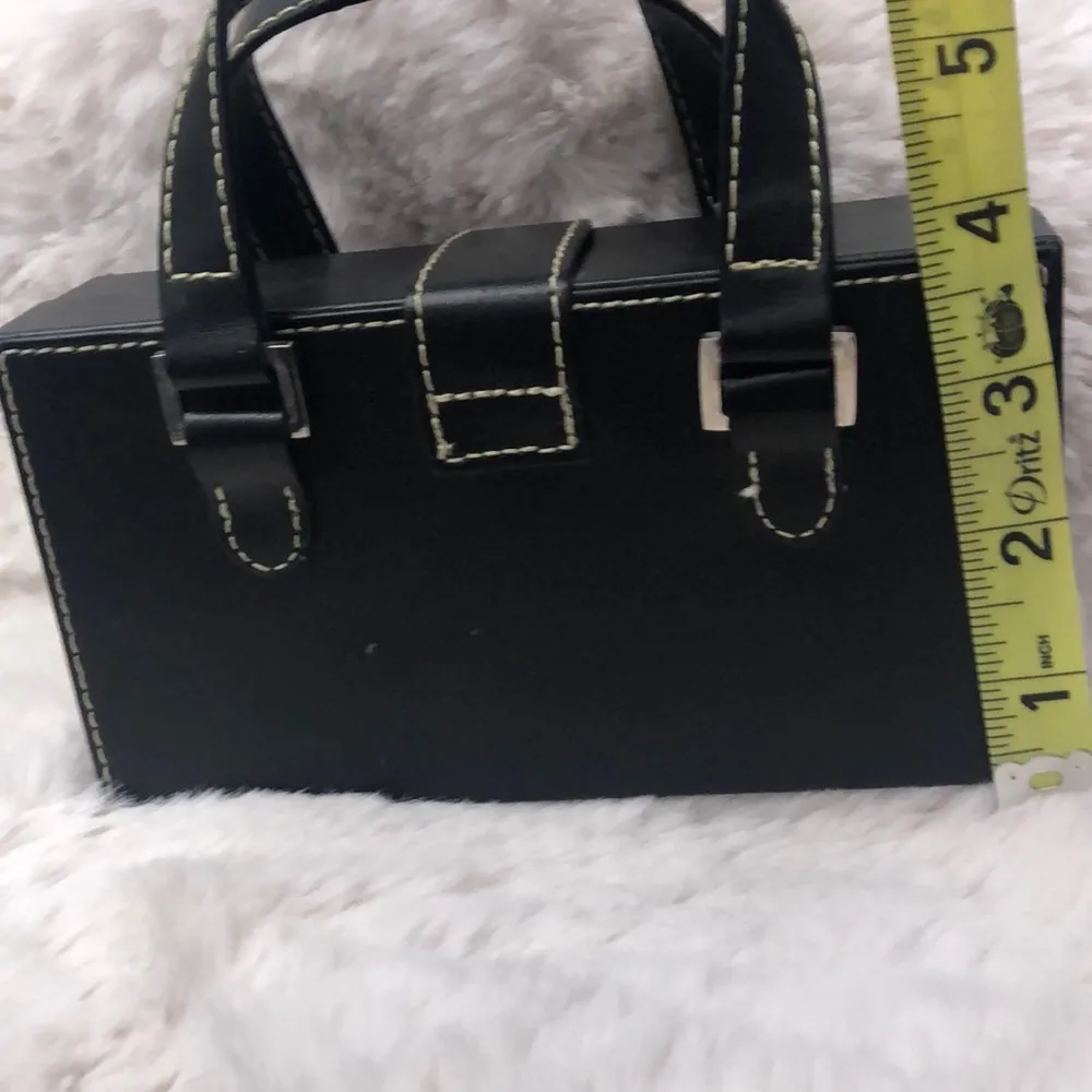 🦋4/$25 Little black purse - Image 9