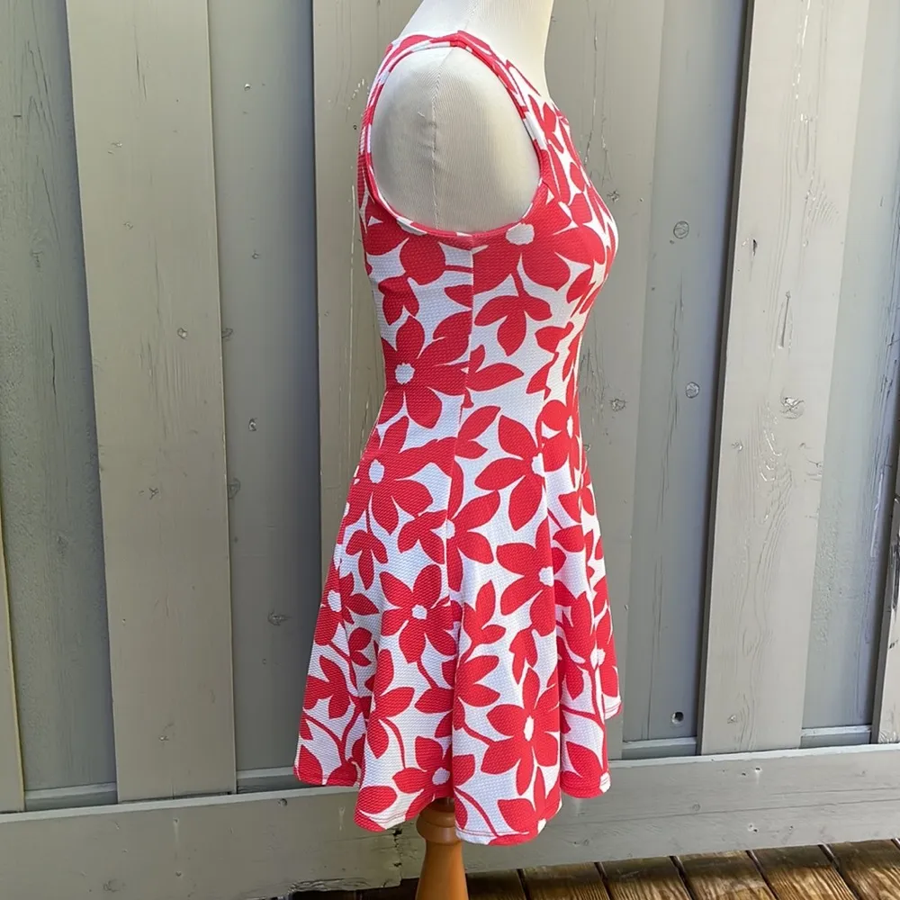 Alythea Tomato Red and White Fit Flare Midi/Mini Dress Size Small - Image 2