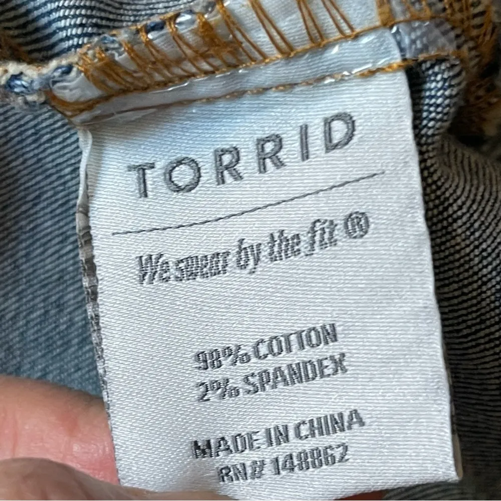 Torrid  Women’s Trucker Blue Denim Jacket Plus Size 2 Button Front Stretch - Image 8