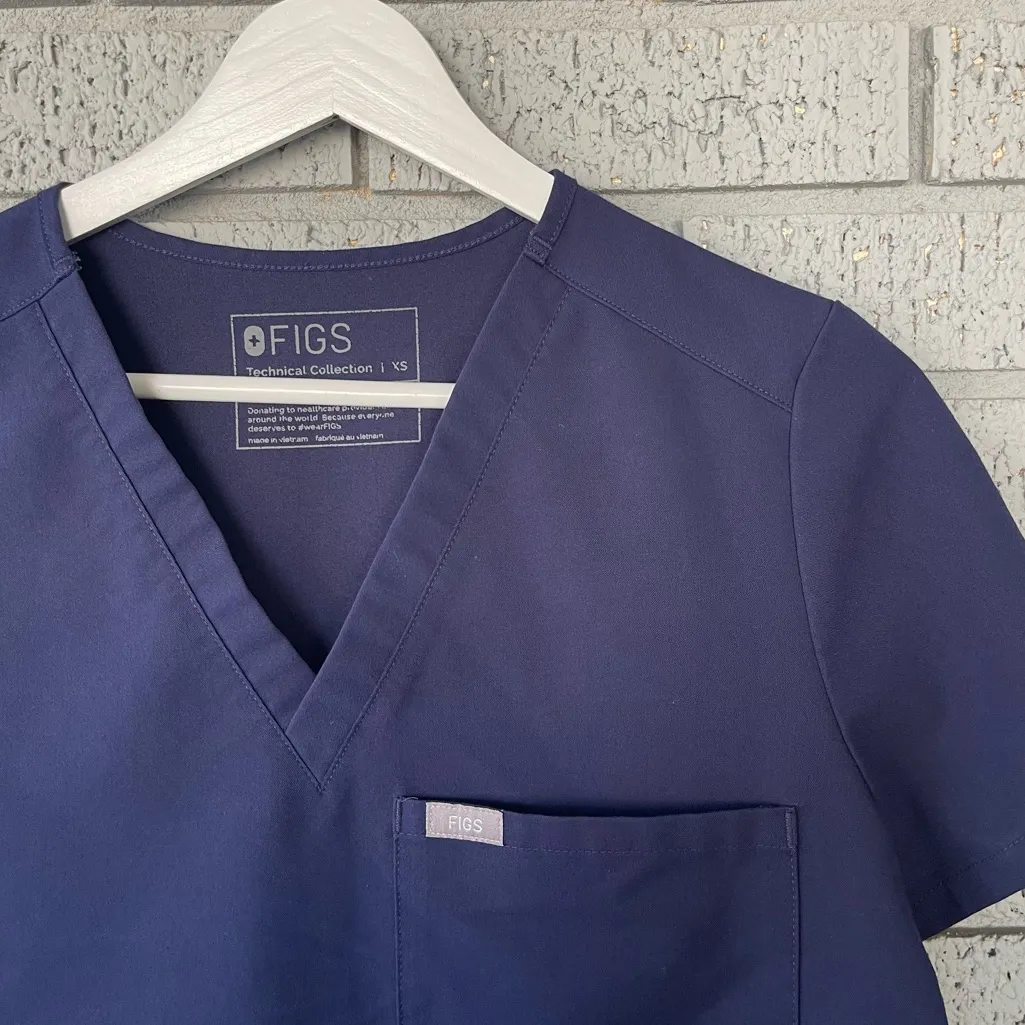 FIGS  Catarina One Pocket Scrub Top Navy Blue Size XS - Image 4