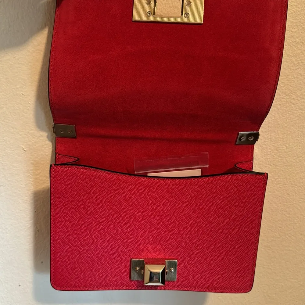 🌺🌺 Stunning  raspberry Furla with chain and leather cross body strap.🌺🌺 - Image 7