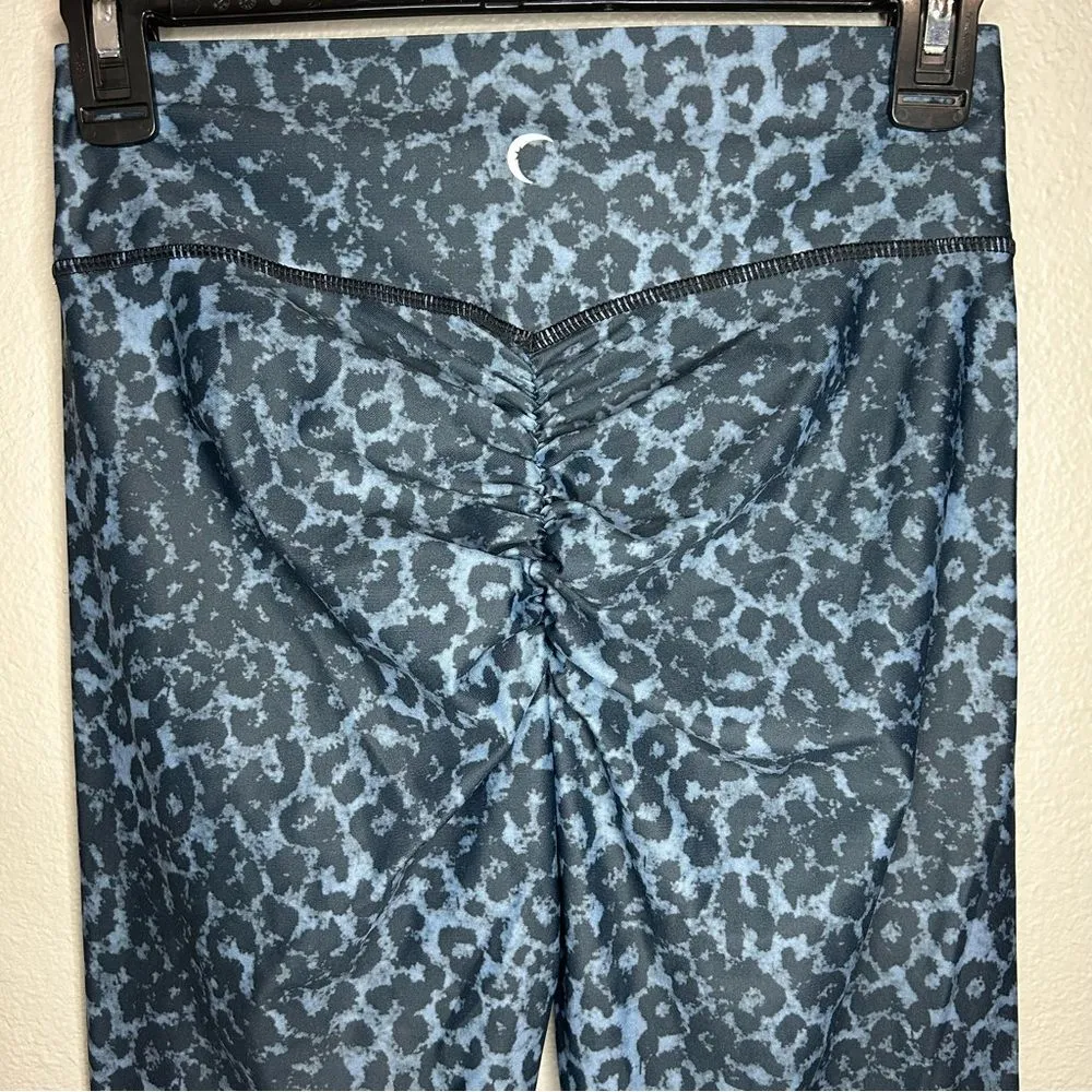 Zyia Scrunchy Light N Luxe leopard print ruched 7/8 athletic leggings size 6-8 - Image 4