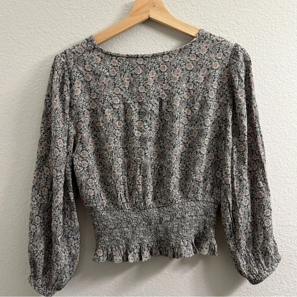 American Eagle Smocked Floral Cropped V-Neck Blouse Long Sleeve Size Small S - Image 3