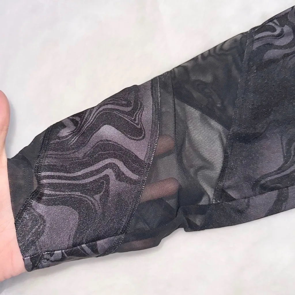 VS PINK Ultimate Marble Mesh Shine Leggings! - Image 4