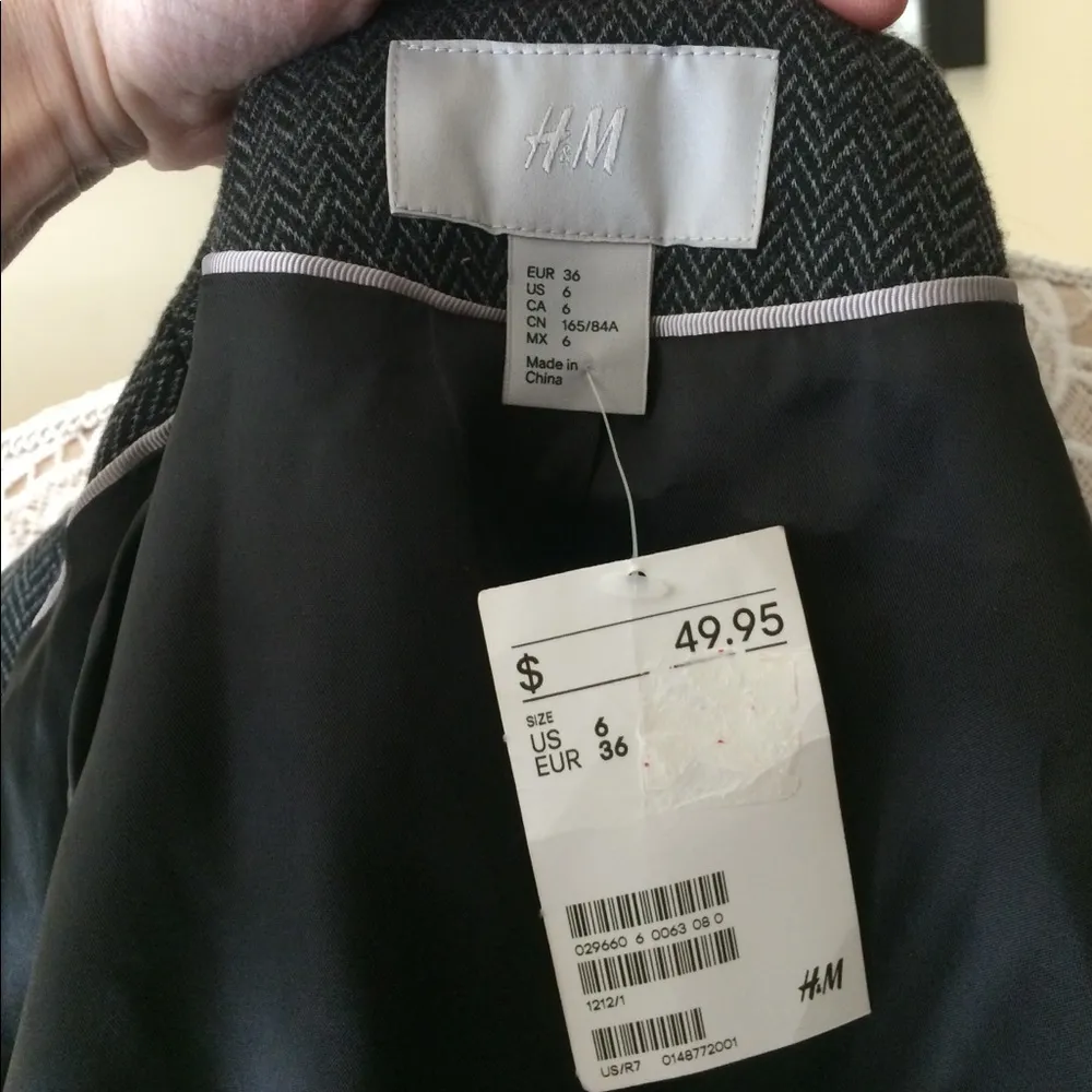 H & M fully lined fitted coat. - Image 8