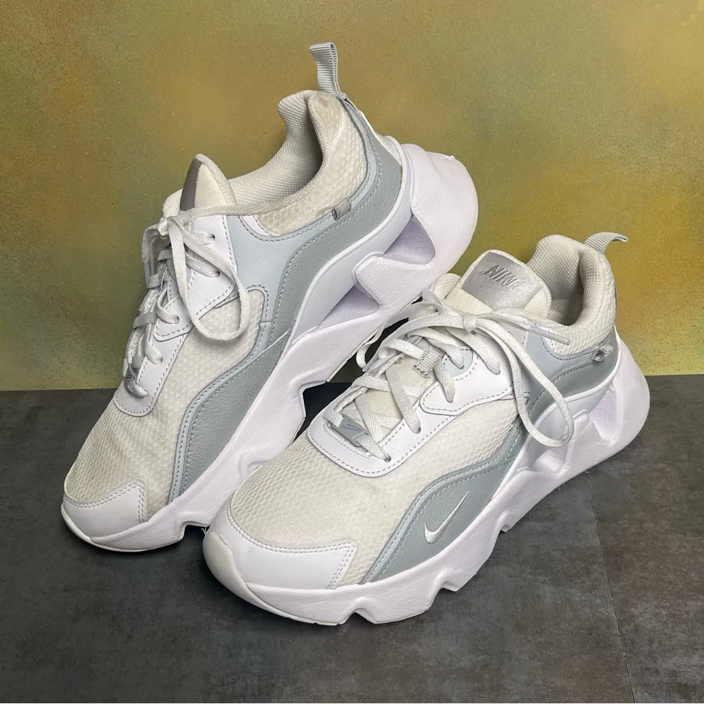 Nike RYZ 365 2 Women's White Sneakers Size 9.5 - Image 16