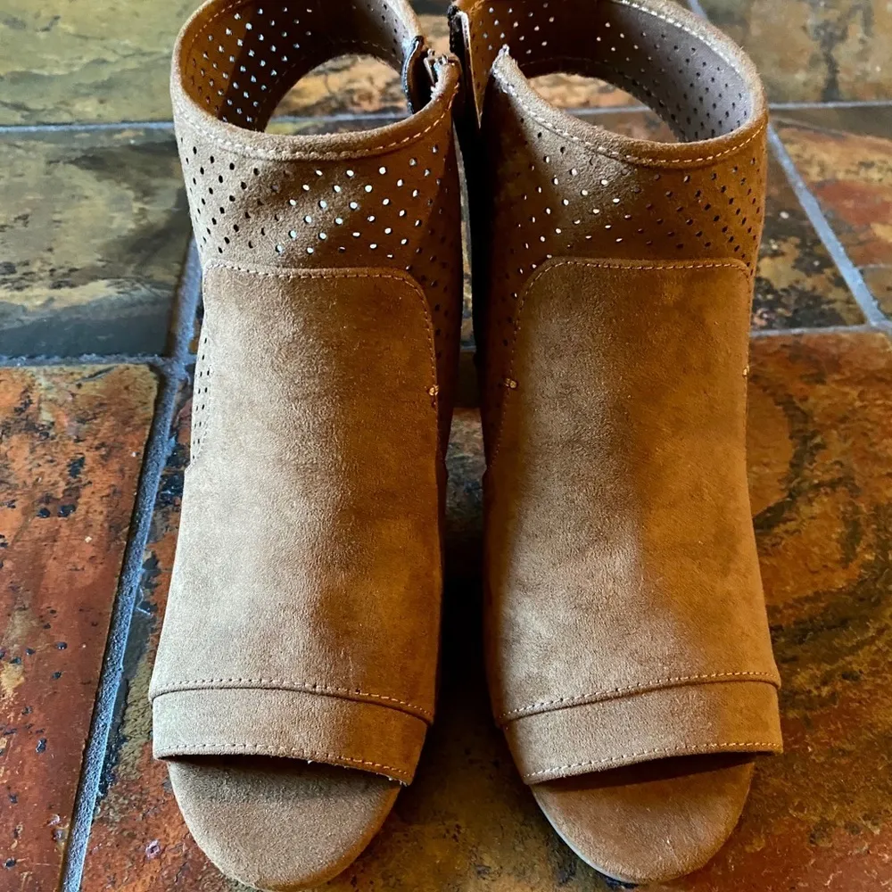 A.N.A Cognac Peep Toe Heel - Image 6