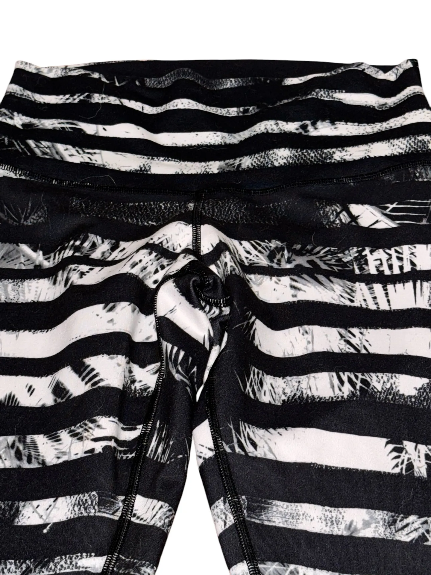 Leggings Black And White Medium Excellent Condition - Image 4