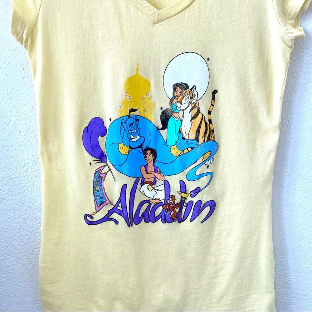 Disney Aladdin Graphic Character V-Neck Tee Juniors Medium - Image 3