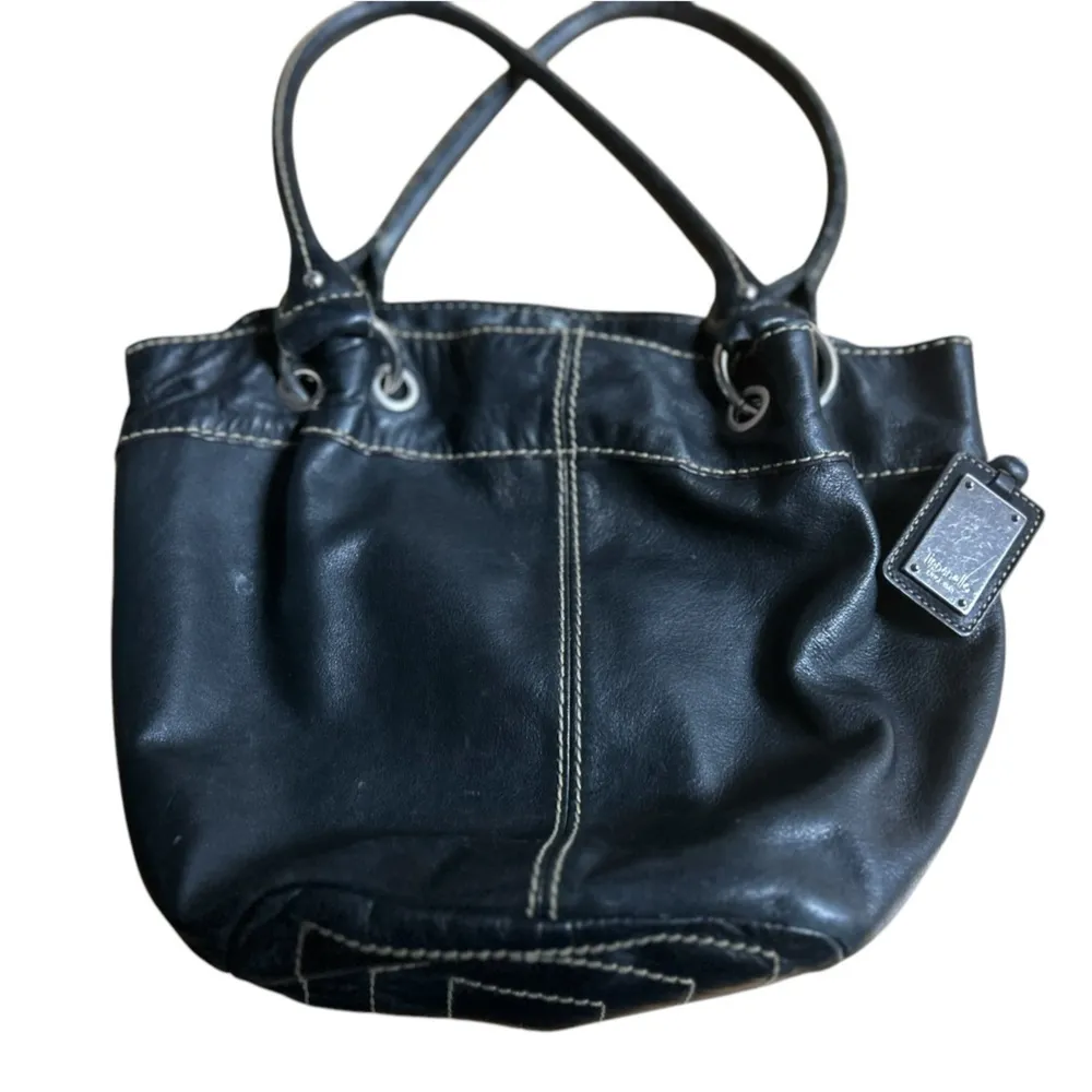Tignanello Women's Black Leather Shoulder Bag‎ Multicolor Lining - Image 2